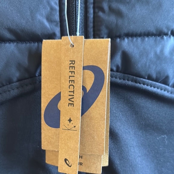 Asics Black Reflective Vest - Picture 2 of 14